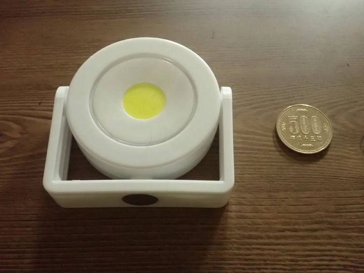 DAISO(ダイソー)：マルチアングルマグネットライト