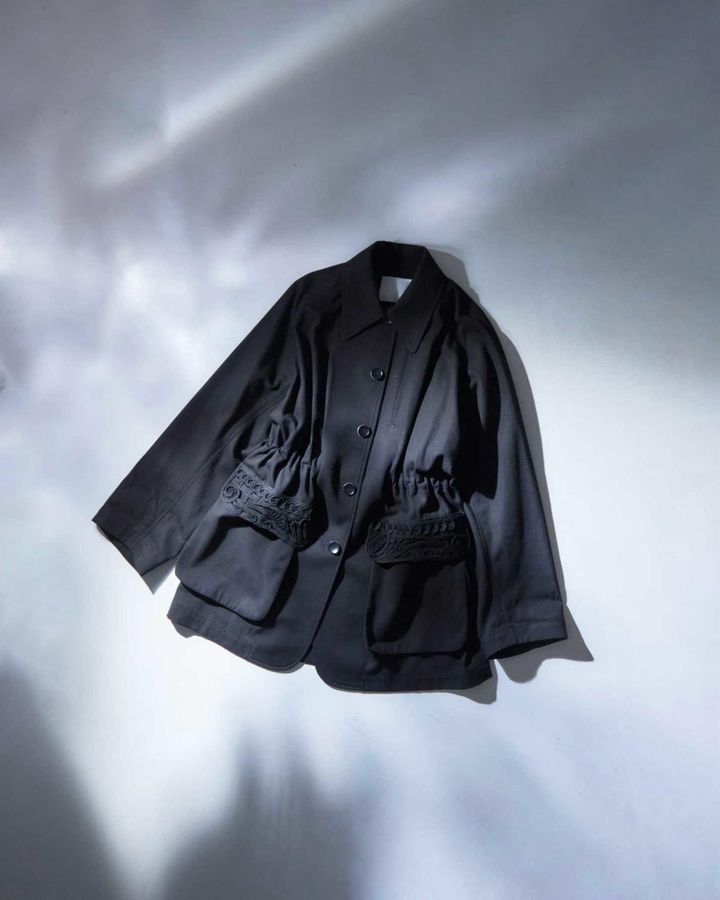 画像: 「Cording Embroidery Detailed Middle Length Jacket」￥119,900 出典：STUDIOUS