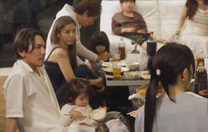 【写真・画像】「男の人を欲してたのかな？」39歳シンママ美女、2歳娘の男性への“懐き方”に驚き 2枚目