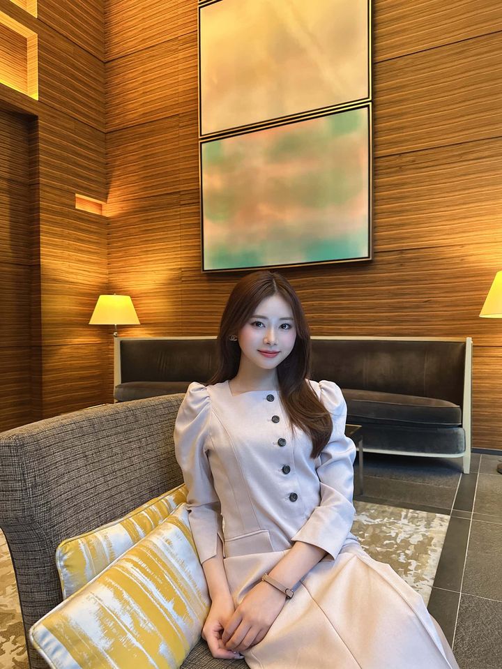 OLのオフィスコーデ⑤ピンクワンピース