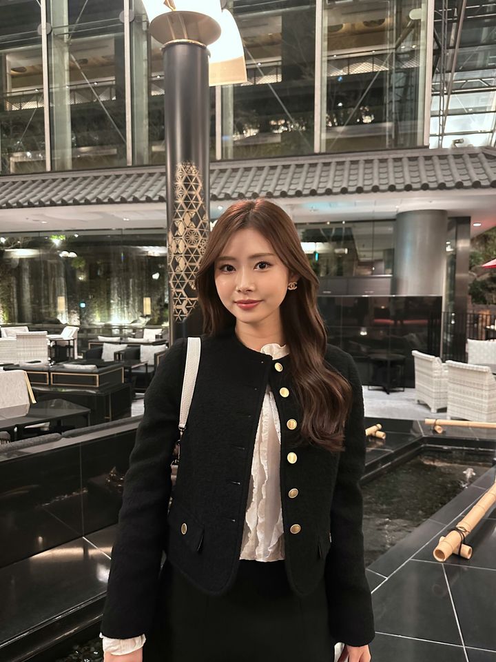 OLのオフィスコーデ③万能な黒ジャケット