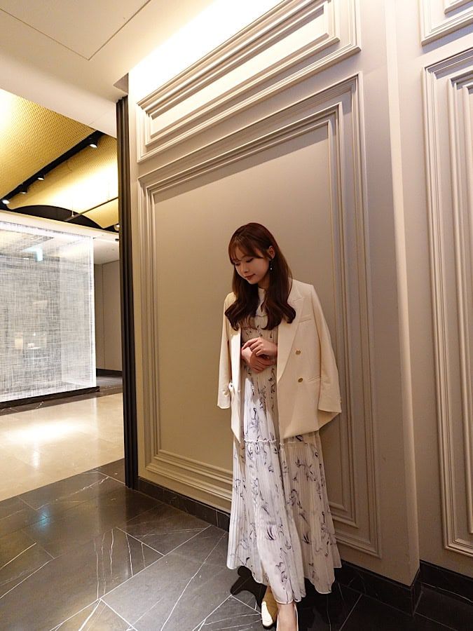 OLのオフィスコーデ②ワンピ×白ジャケット