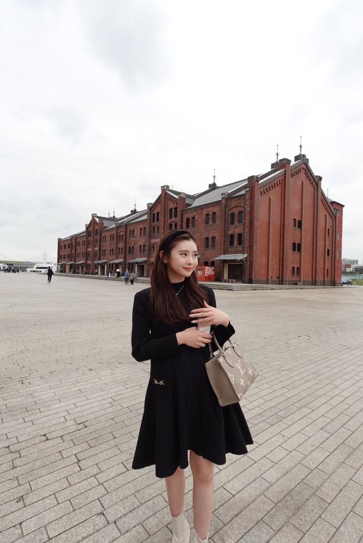 OLのオフィスコーデ④黒ミニワンピース