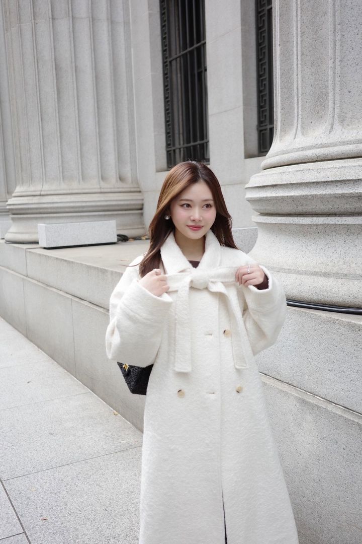 OLのオフィスコーデ①白コート