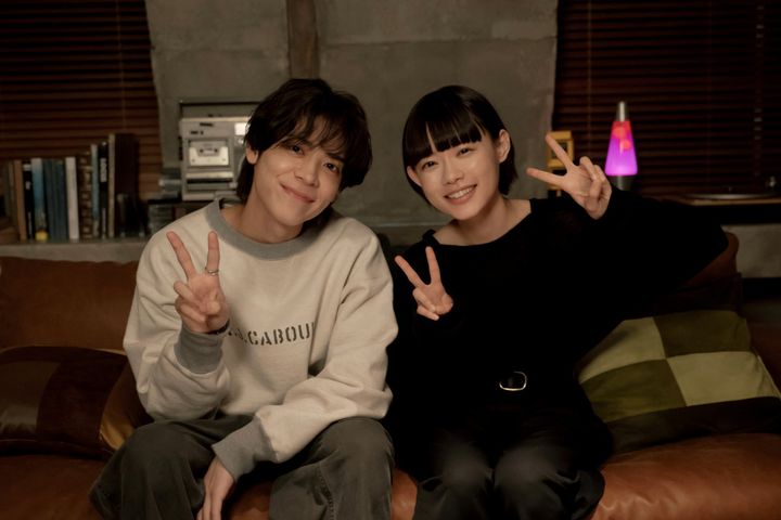 ドラマ『冬のなんかさ、春のなんかね』に出演する（左から）松島聡、杉咲花 （C）日本テレビ width=