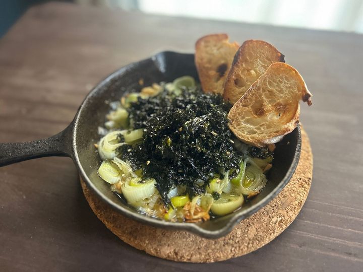 〈キャンプ飯〉ネギとジャバン海苔のアヒージョ