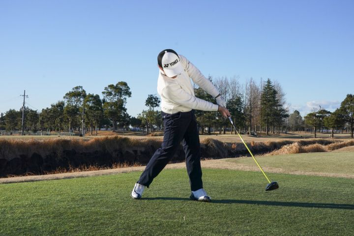 身体が動かない冬でもティーショットを真っ直ぐ打つコツは？