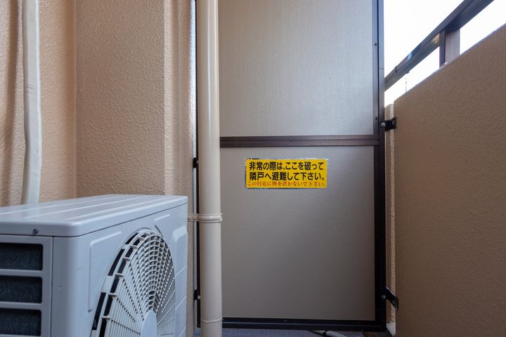 マンションの「隔て板」