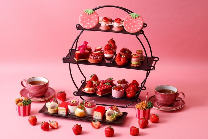 全18品の「ストロベリー・アフタヌーンティー」※写真は2名盛