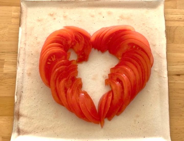 ハートのトマトサラダ