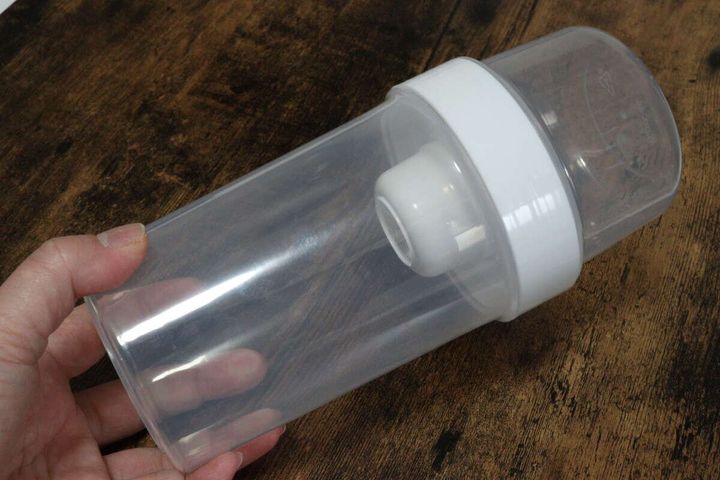 ダイソーのサラダボックス（二段式）のビジュアル