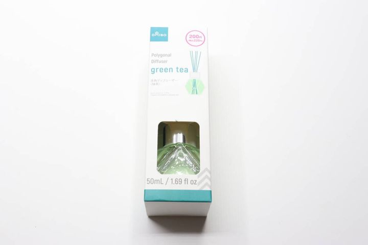 ダイソーの多角ディフューザー 抹茶のパッケージ