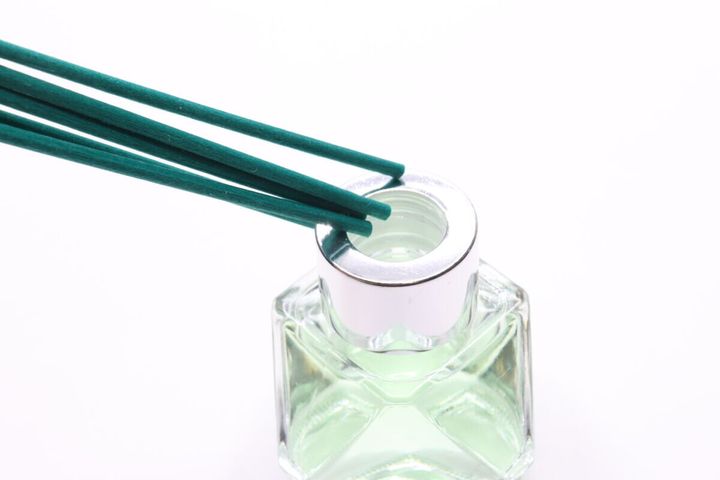 ダイソーの多角ディフューザー 抹茶のスティック