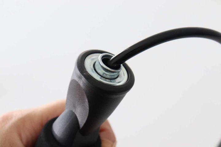 ダイソーのエア縄跳び 長さ調整