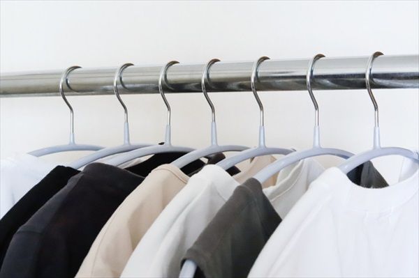 ハンガーパイプには洋服を掛けすぎない！