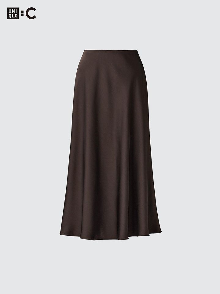 ユニクロのサテンロングスカート