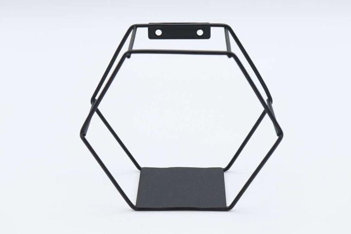ダイソーのアイアン壁掛けインテリア収納（六角形）1