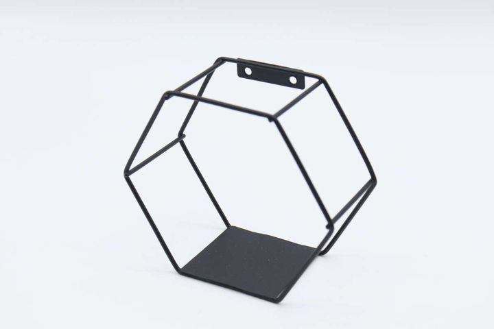 ダイソーのアイアン壁掛けインテリア収納（六角形）2