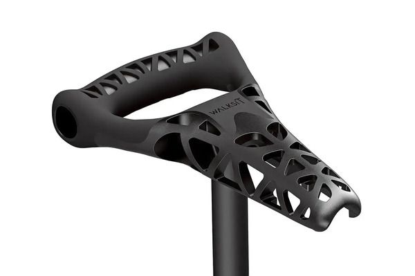 杖が椅子に変身！携帯型スタンディングチェア「WALKSIT」がクラファンに再登場