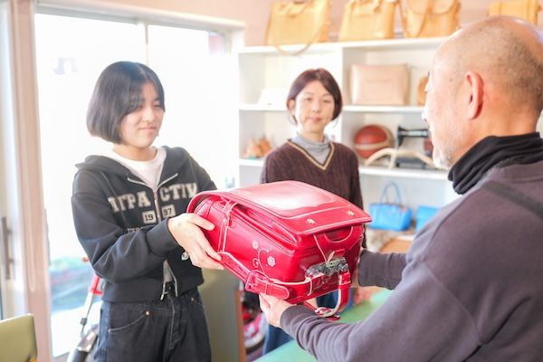 思い出をバッグや小物へ再生。「カナーズ・ジャパン」がランドセルリメイクの予約開始