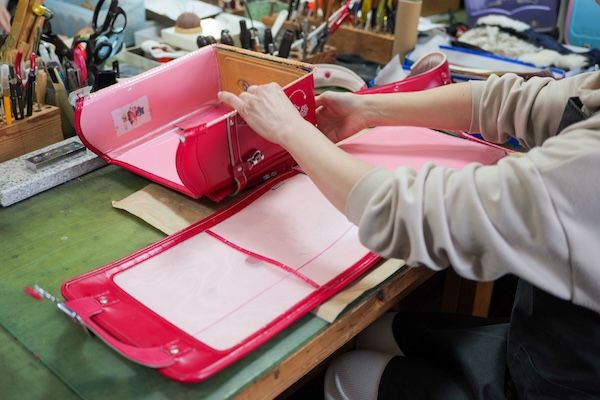 思い出をバッグや小物へ再生。「カナーズ・ジャパン」がランドセルリメイクの予約開始