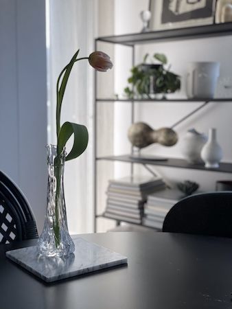 【東京都渋谷区】透明な美しさを放つ花器を展示。ガラス作家・高臣大介氏の企画展を原宿で限定開催