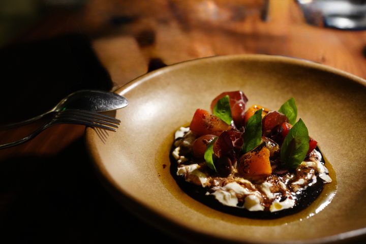 ブッラータも、コロンビアのトマトや薪のエッセンスを使うことで一味違うここならではの味わいに。