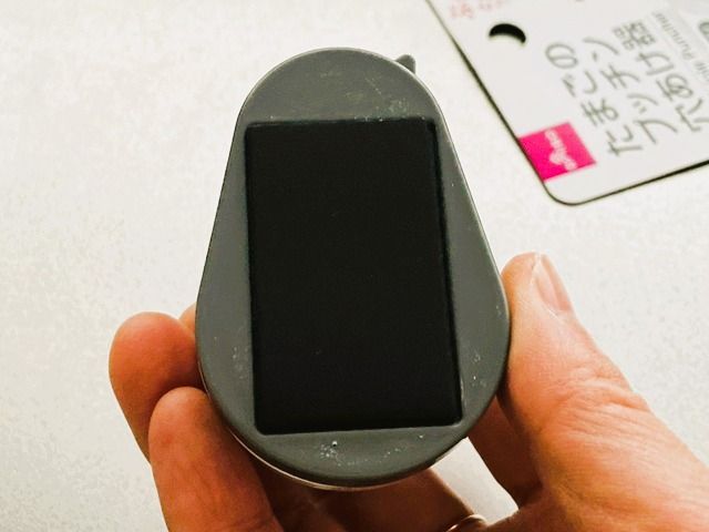 ダイソー たまごのプッチン穴あけ器 マグネット付きで冷蔵庫に貼れる