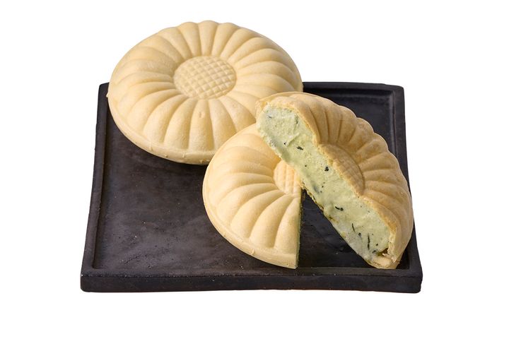 〈松崎冷菓〉の茶の葉アイスもなか