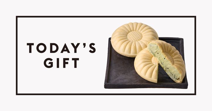 〈松崎冷菓〉の茶の葉アイスもなか