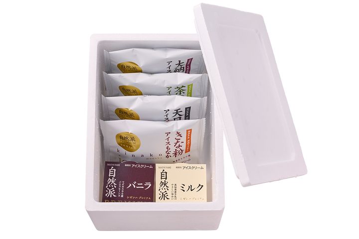 〈松崎冷菓〉の茶の葉アイスもなか