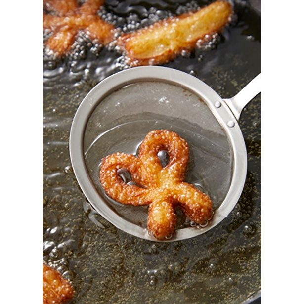 きつね色になるまで揚げる (C)megu'cafe／KADOKAWA