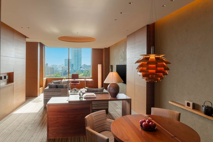 112m²の広さを誇る「アンバサダー・スイート」。