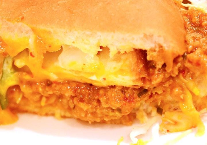 台湾ミンチのビリビリとした辛さが口の中を刺激します。