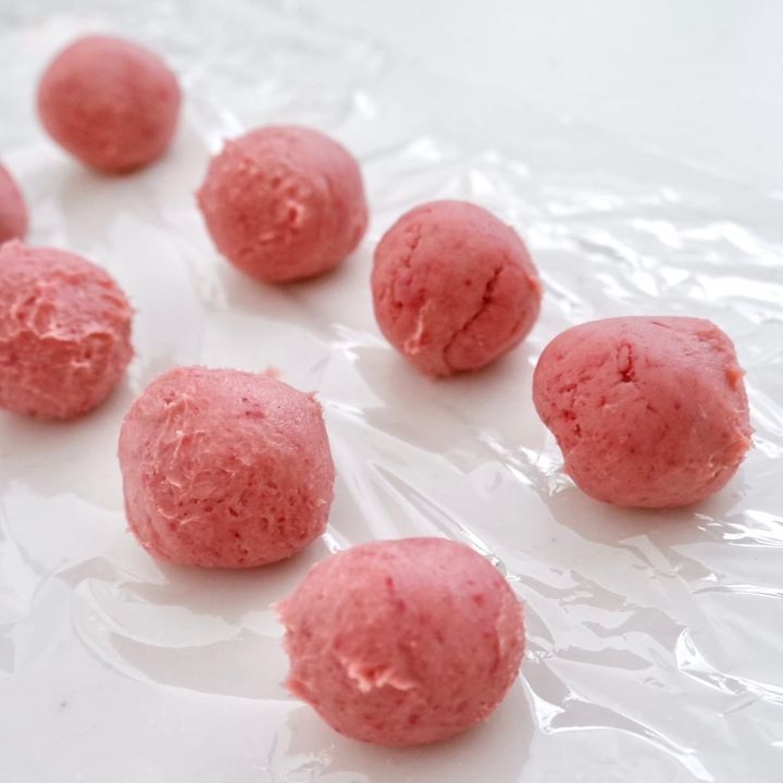 いちごの豆乳トリュフ