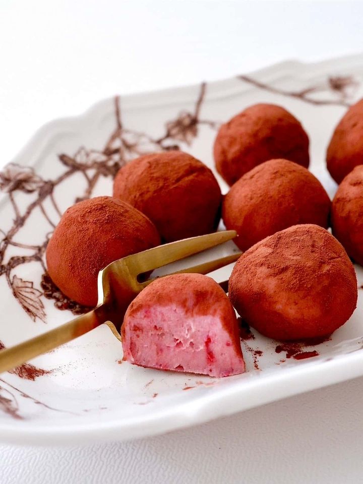 いちごの豆乳トリュフ