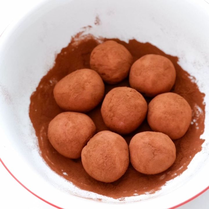 いちごの豆乳トリュフ