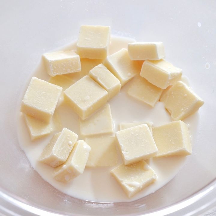 いちごの豆乳トリュフ