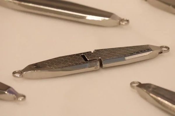 金属端材をアップサイクルしたステンレスルアー登場！水道製造業の金属加工技術が光る