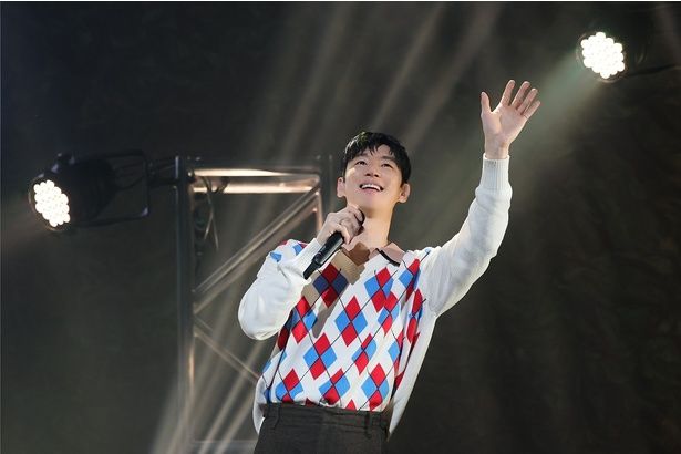 【独占ショット】すべてのファンに全力で応えるジェフンさん。最初から最後までとにかくファンサが凄かったファンミーティング。 ©THE STAR PARTNER