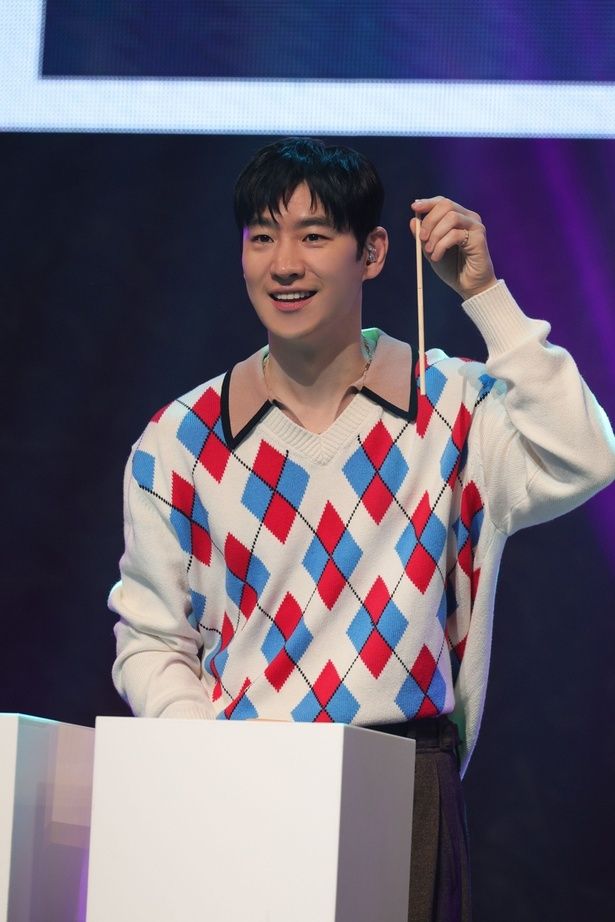 会場のファンたちの反応に笑顔がこぼれます ©THE STAR PARTNER