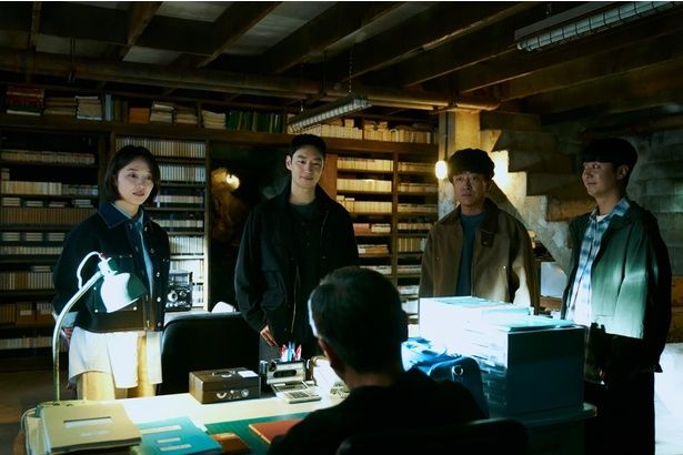 おなじみチームメンバーとの息の合ったチームプレーを見せてくれます。コミカルなやりとりも見逃せない！ 「復讐代行人3～模範タクシー～」（C）SBS ドコモの映像配信サービス・Leminoにて配信中