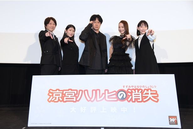 左から、小野大輔さん、茅原実里さん(長門有希役)、杉田智和さん(キョン役)、平野綾さん(涼宮ハルヒ役)、後藤邑子さん(朝比奈みくる役) 撮影：ソムタム田井