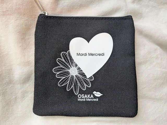 OSAKAロゴ入りフラットポーチ正面