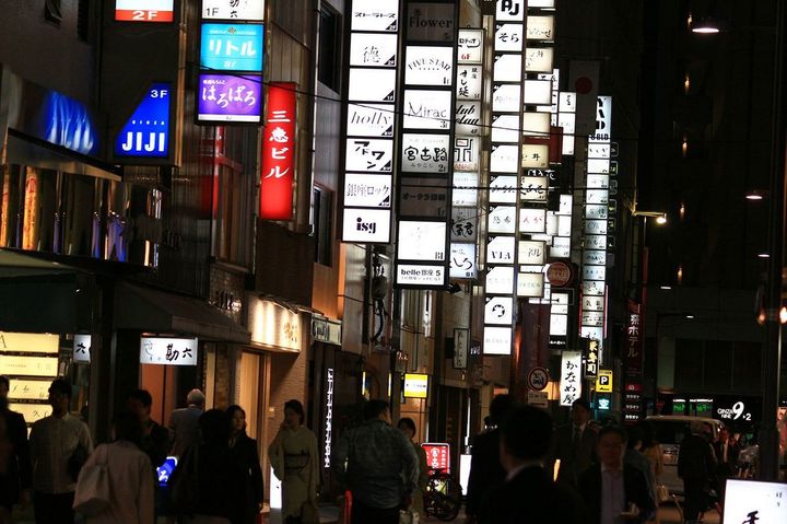 銀座商店街の裏通り