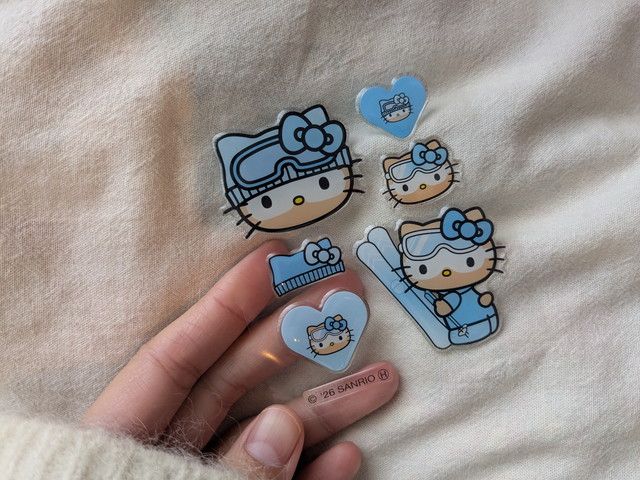 ブルーカラーのぷっくりシール（Hello Kittyモチーフ）