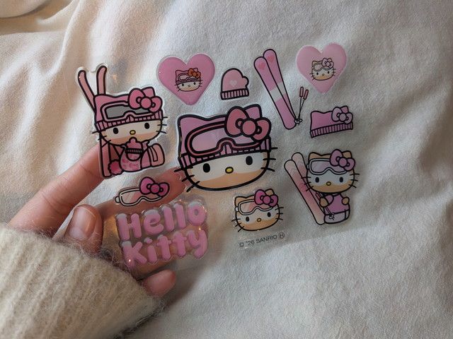 ピンクカラーのぷっくりシール（Hello Kittyモチーフ）