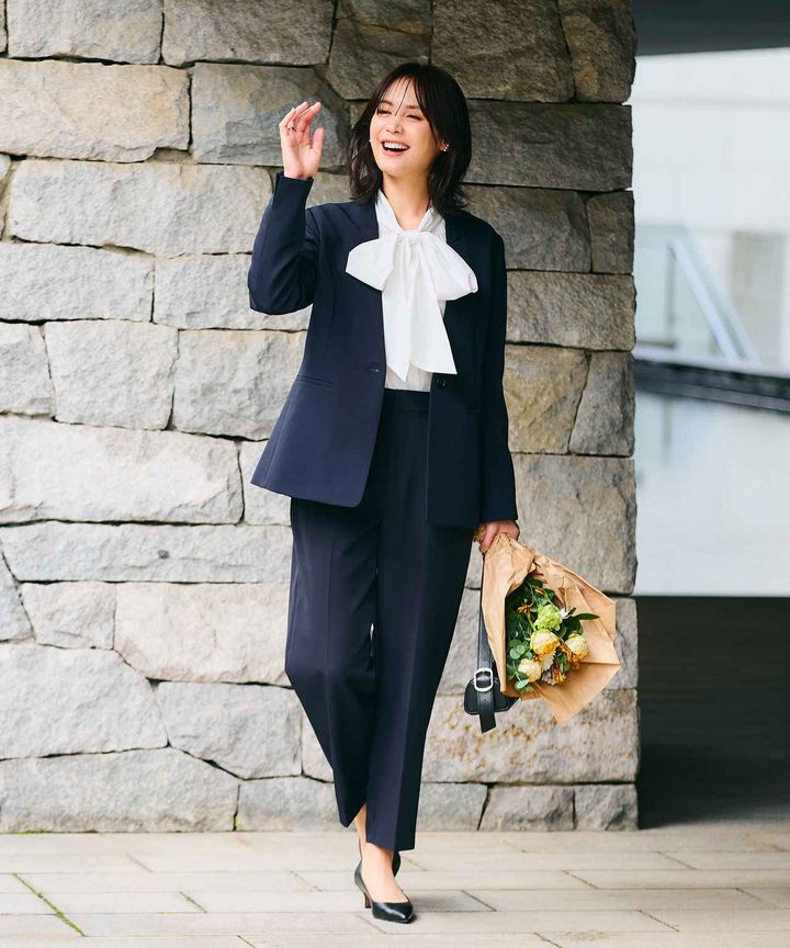 画像: 【クロス ファンクション】《洗える・シワになりにくい》2点セット 正解 ノーカラージャケット & ワイドパンツ¥15,400 ※単品価格《洗える・シワになりにくい》正解ノーカラージャケット¥9,900、《洗える・シワになりにくい》正解ワイドパンツ¥6,930、《シワになりにくい》リボンボウタイボリュームシャツ¥3,960 www.crossplus.jp