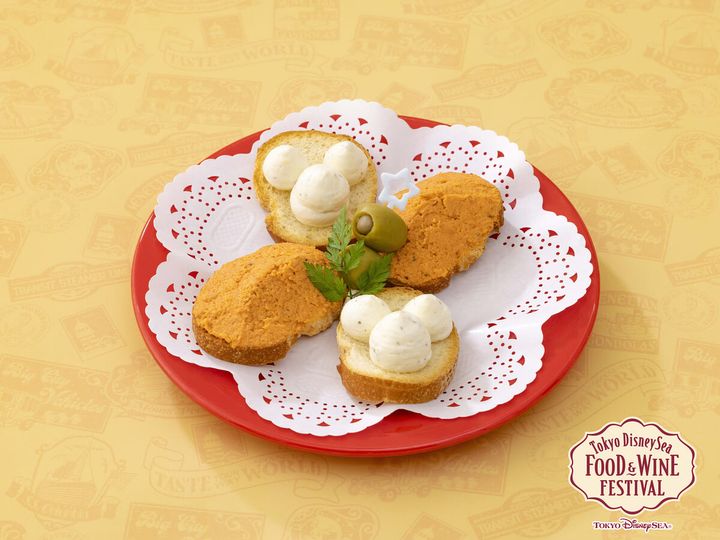 2種のカナッペ(スモークチキンムース、チーズ)