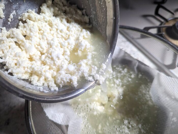 【JA全農】牛乳にお酢入れたら…衝撃！謎グルメ「チッコカタメターノ」が余った牛乳の救世主でした。